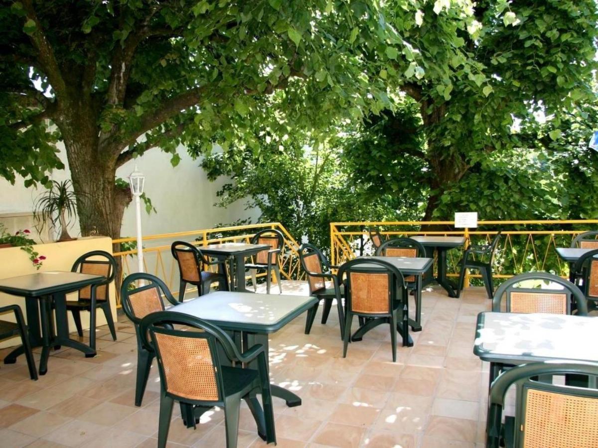 Les Ambassadeurs Logis Hotels Et Restaurant Souillac Exteriör bild